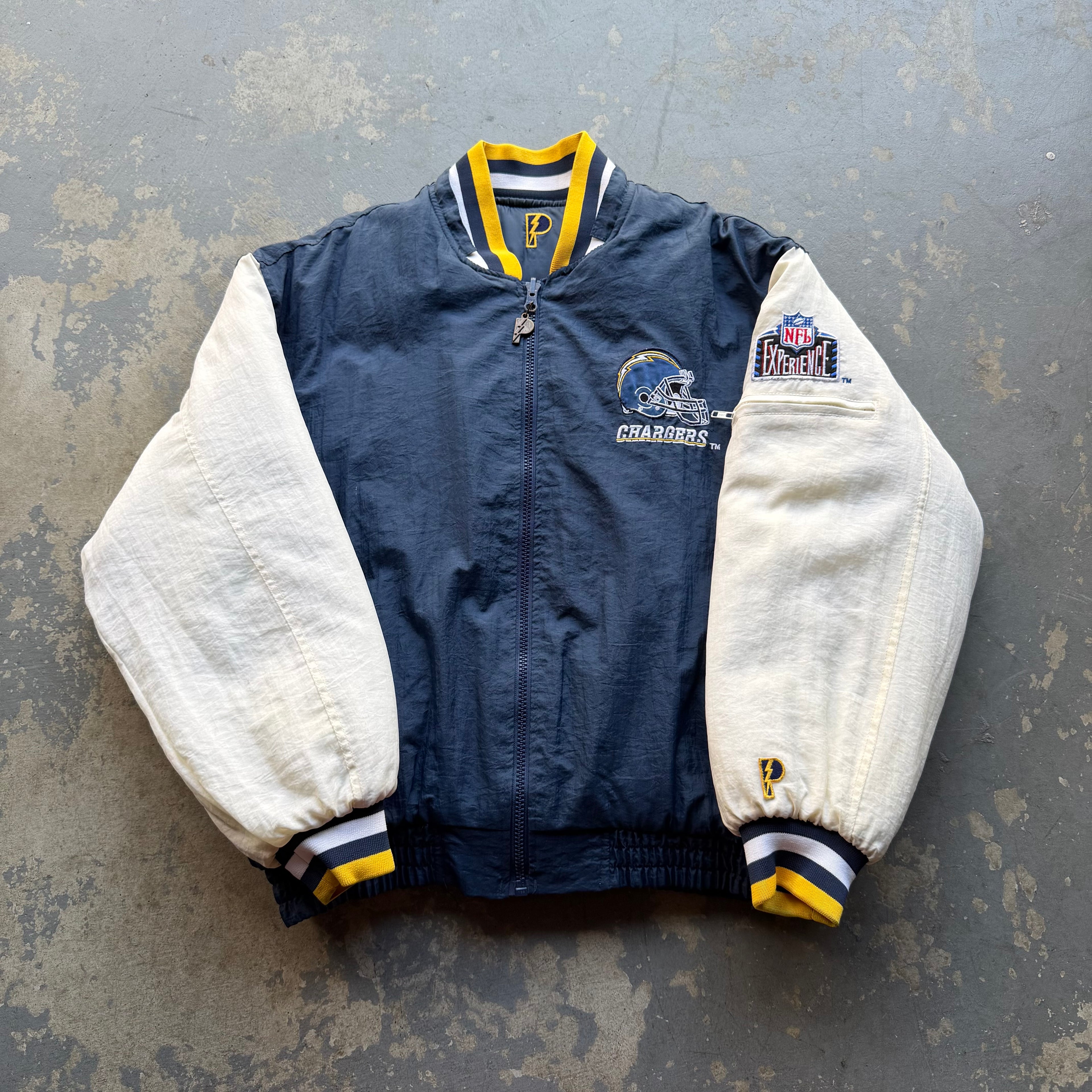 90’S CHARGERS REVERSIBLE PRO PLAYER PUFFER JACKET (XL)