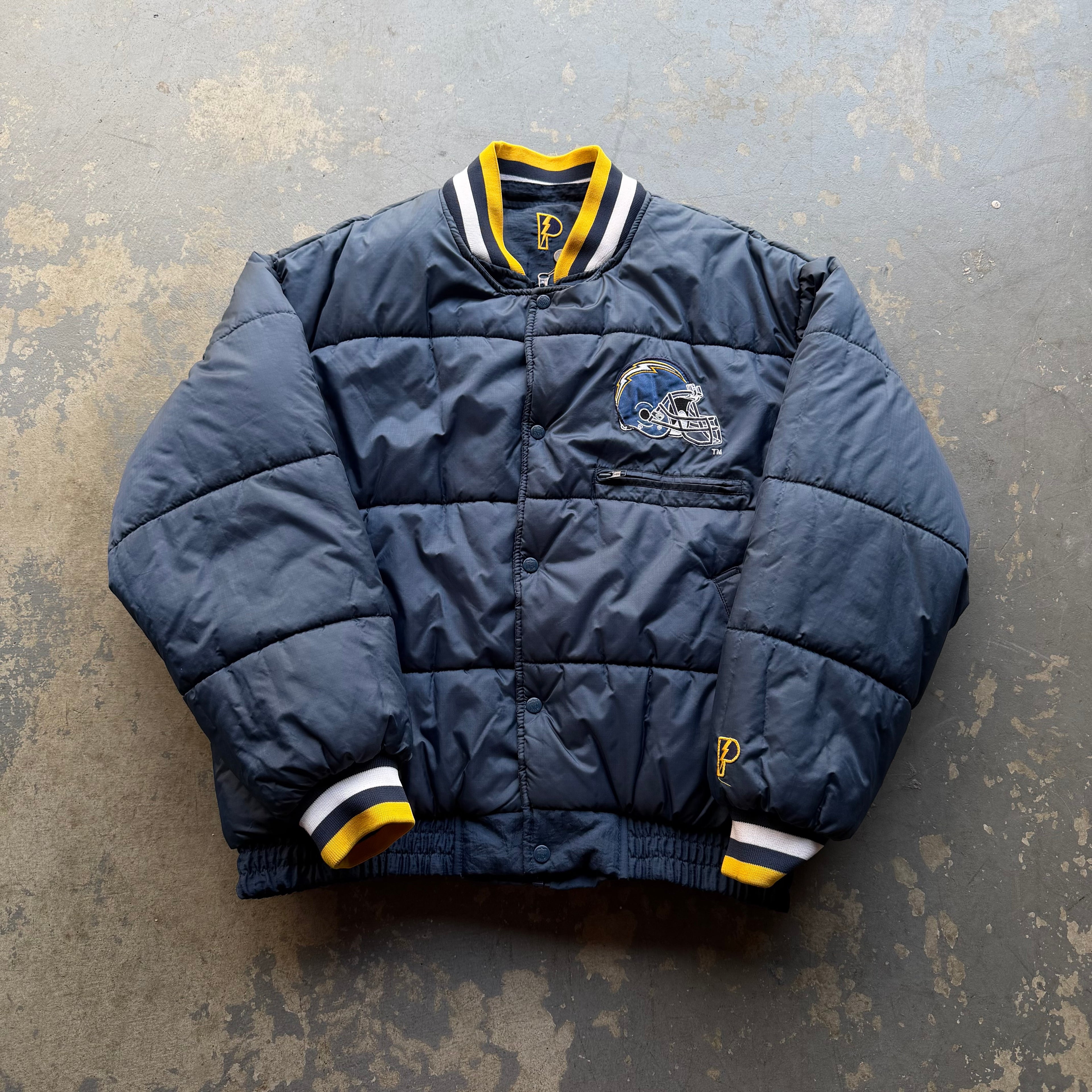 90’S CHARGERS REVERSIBLE PRO PLAYER PUFFER JACKET (XL)