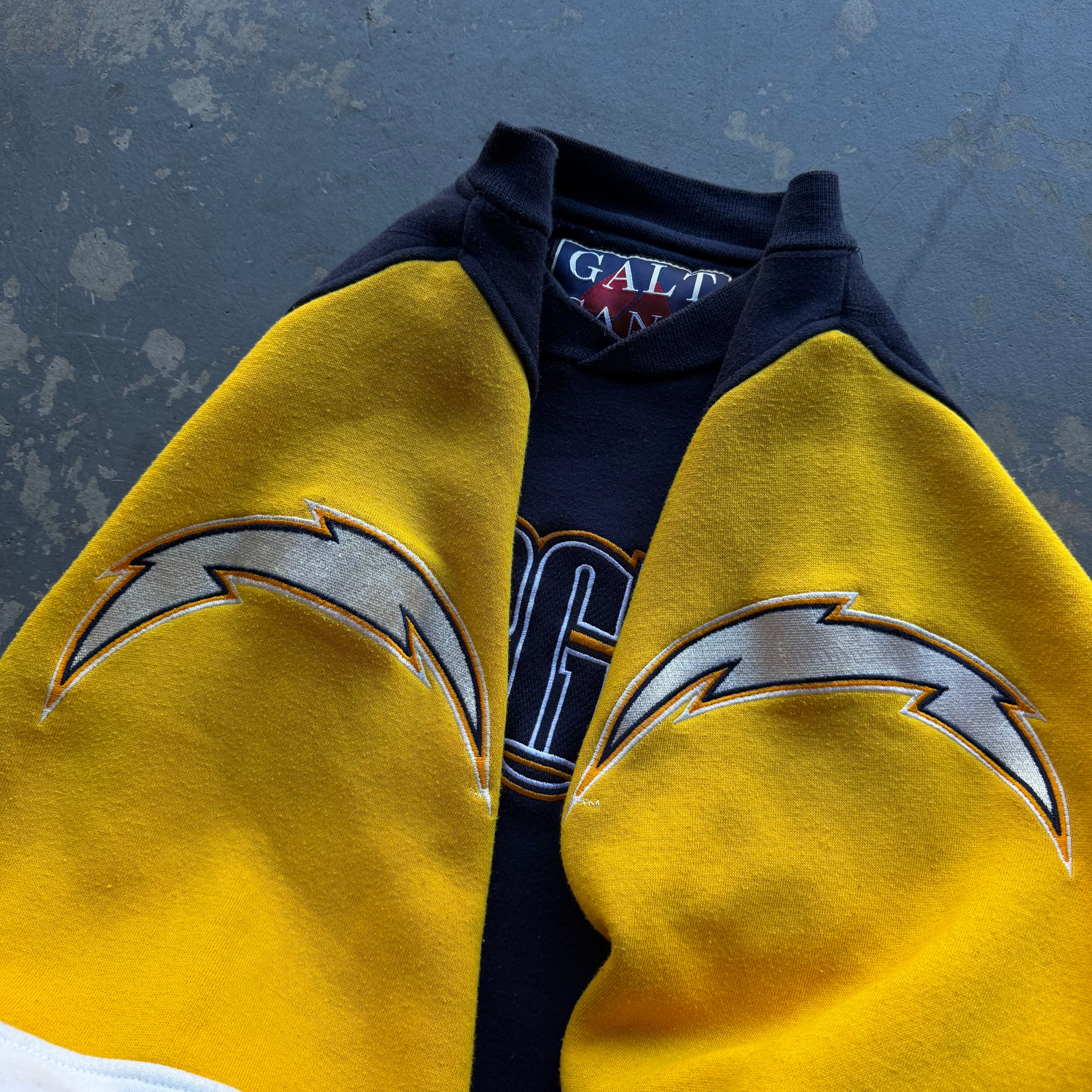 90’S CHARGERS BOLT EMBROIDER CREWNECK (L)
