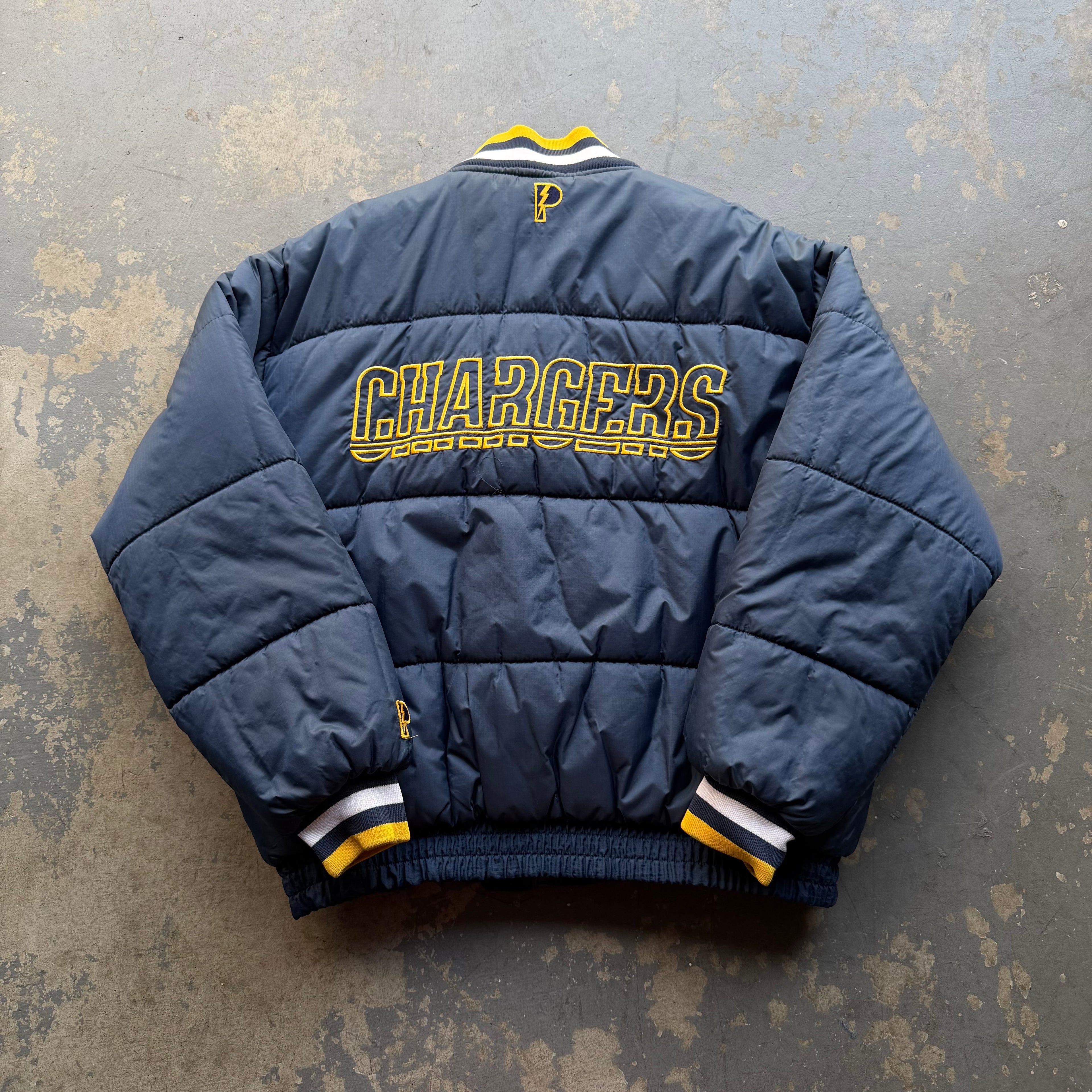90’S CHARGERS REVERSIBLE PRO PLAYER PUFFER JACKET (XL)