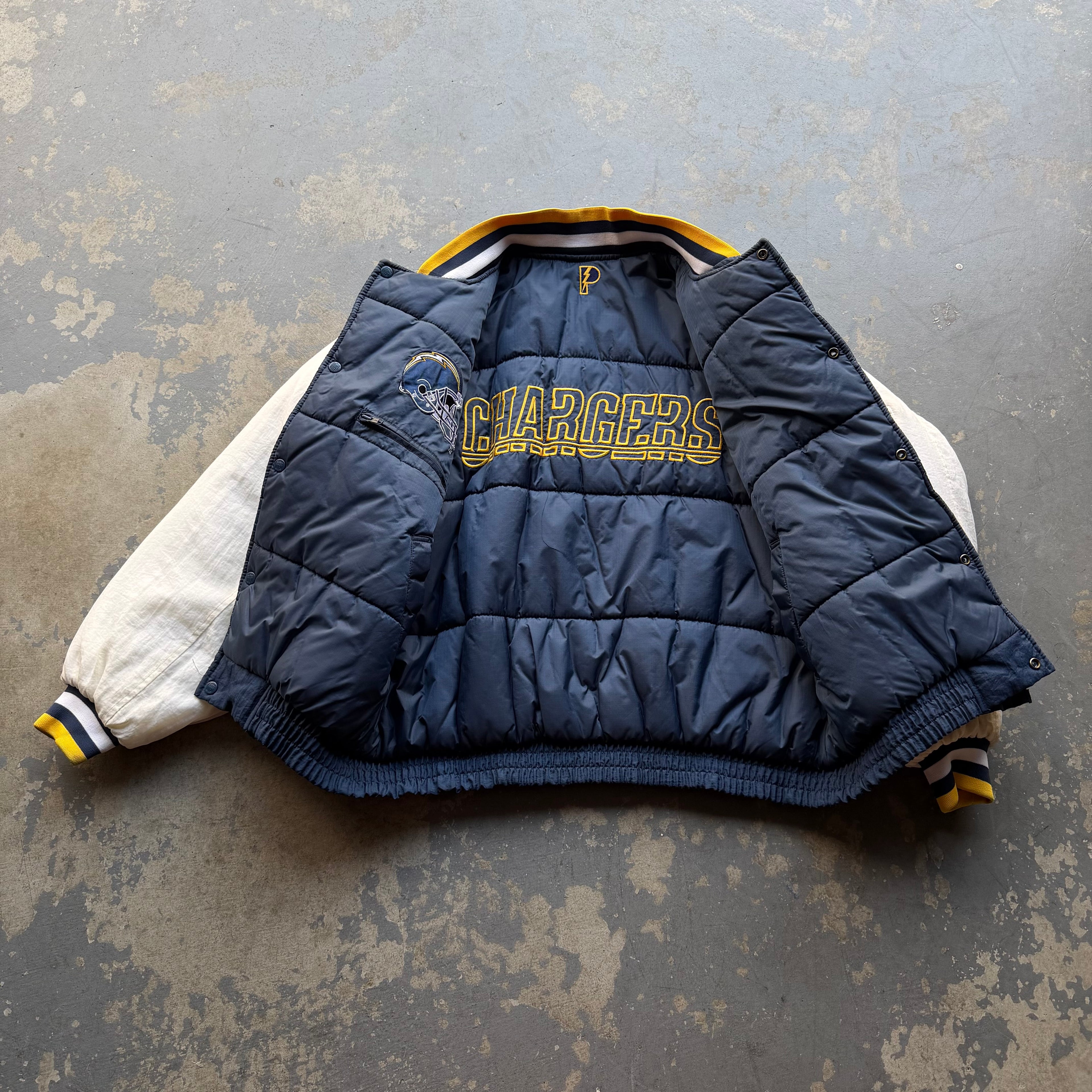 90’S CHARGERS REVERSIBLE PRO PLAYER PUFFER JACKET (XL)