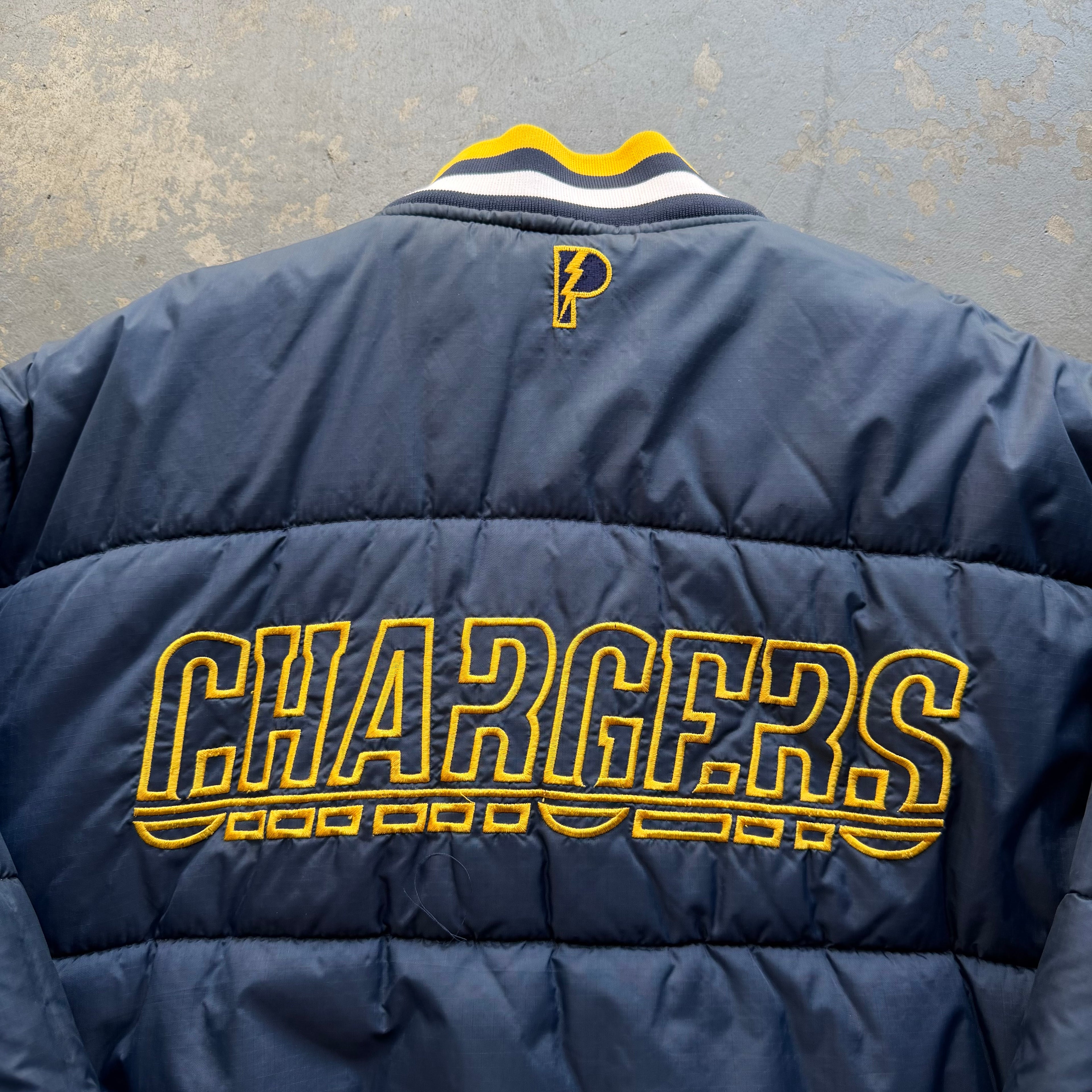 90’S CHARGERS REVERSIBLE PRO PLAYER PUFFER JACKET (XL)