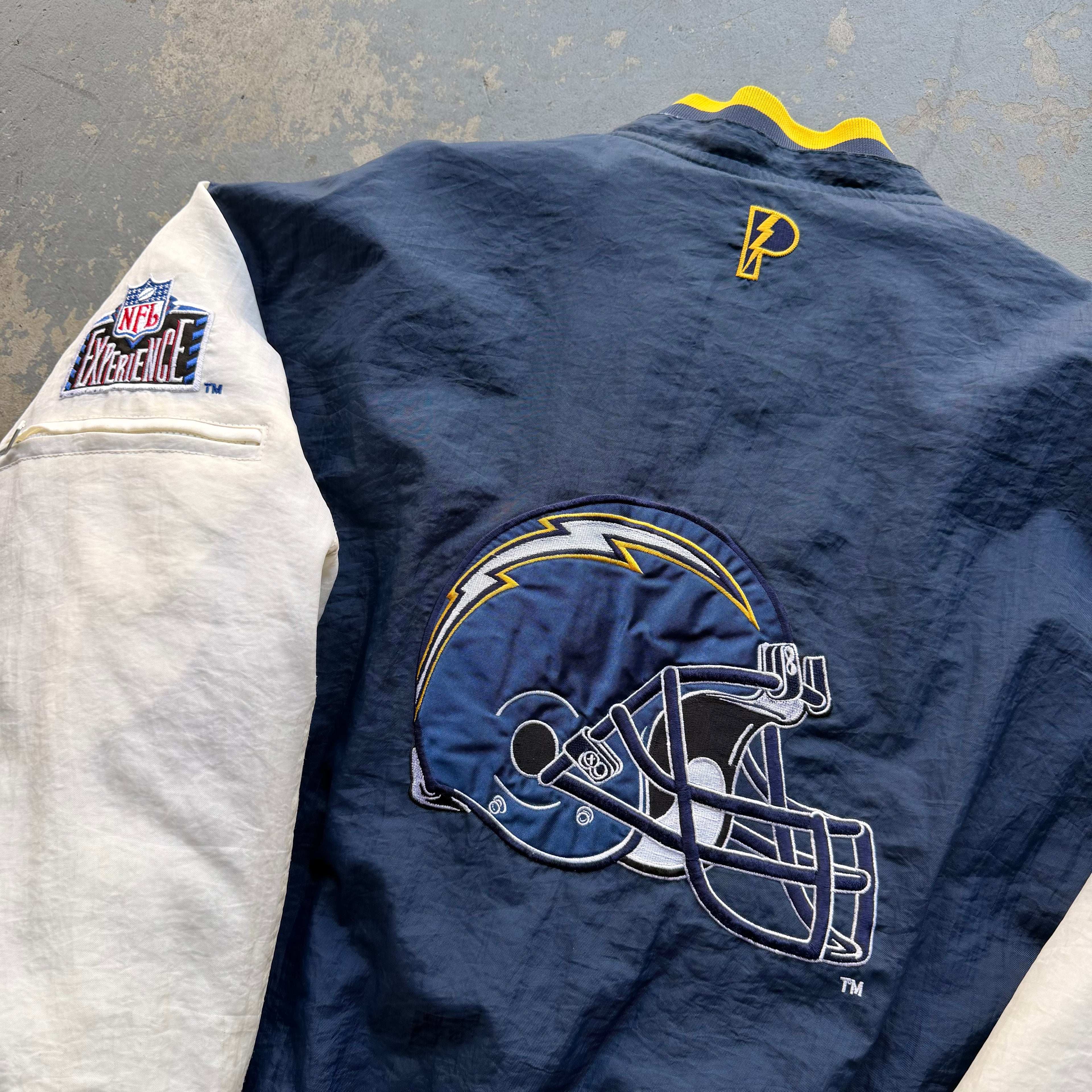 90’S CHARGERS REVERSIBLE PRO PLAYER PUFFER JACKET (XL)