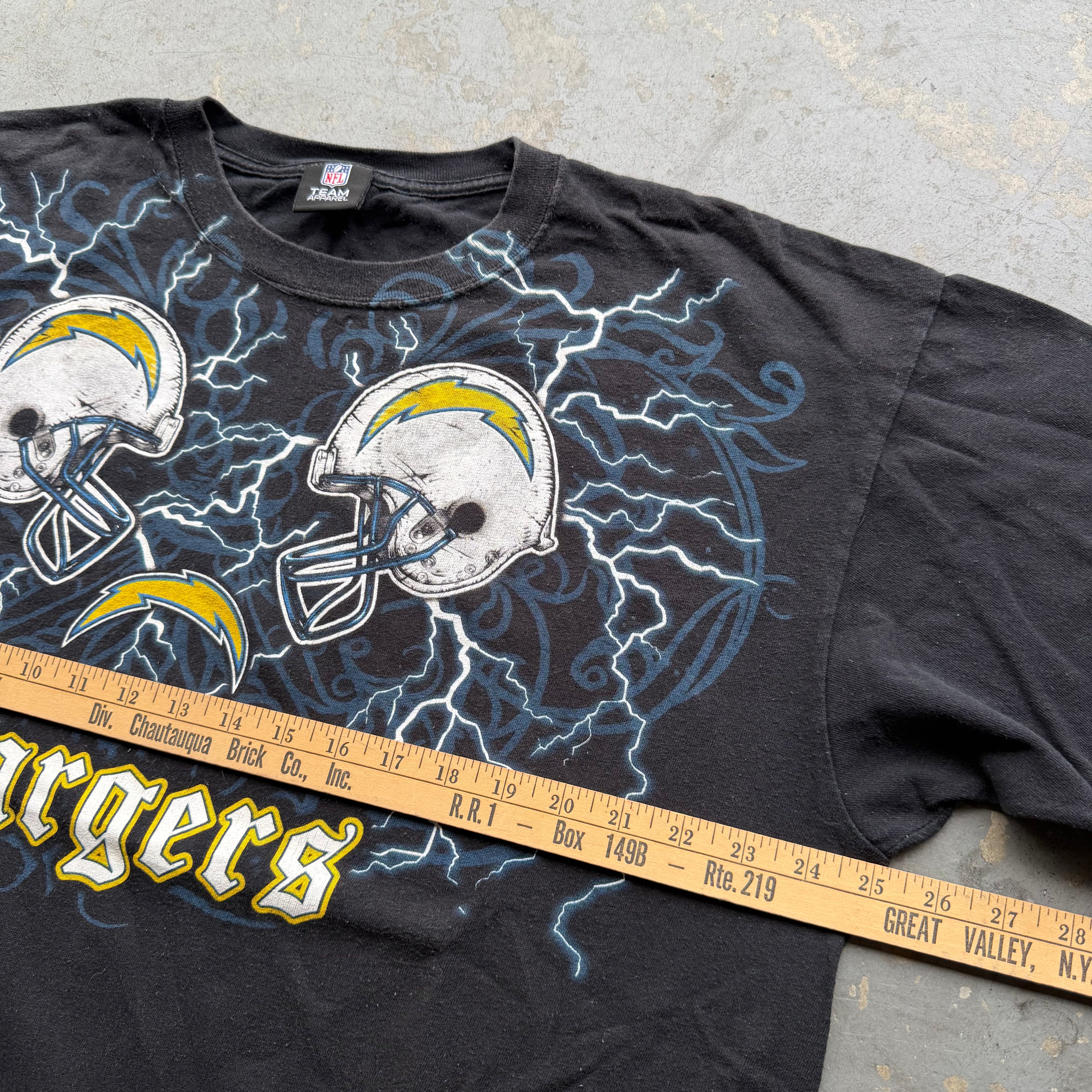 00'S CHARGERS Y2K HELMET LIGHTNING T-SHIRT (XL)