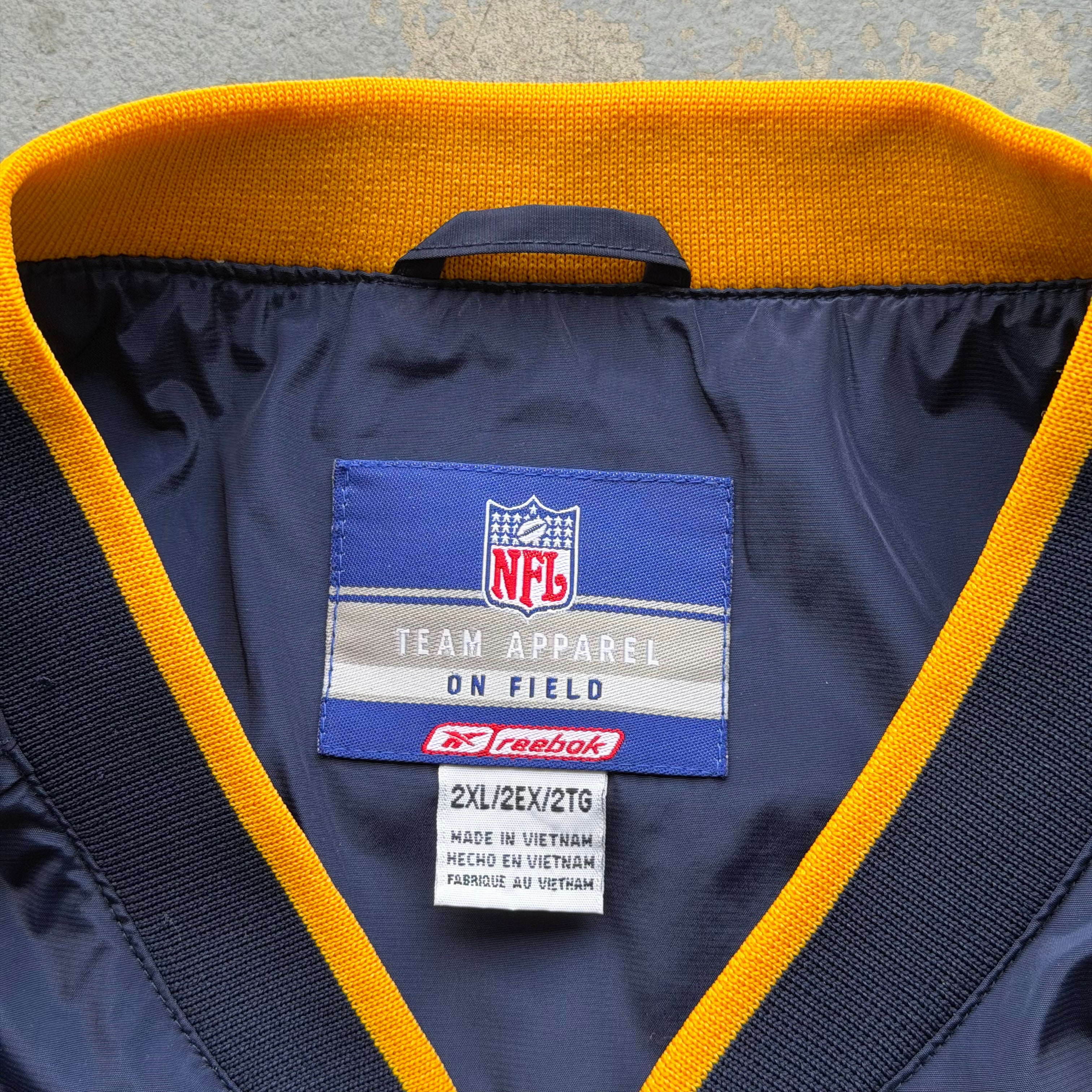 00'S CHARGERS REEBOK SD BOLT PULLOVER WINDBREAKER (2XL)