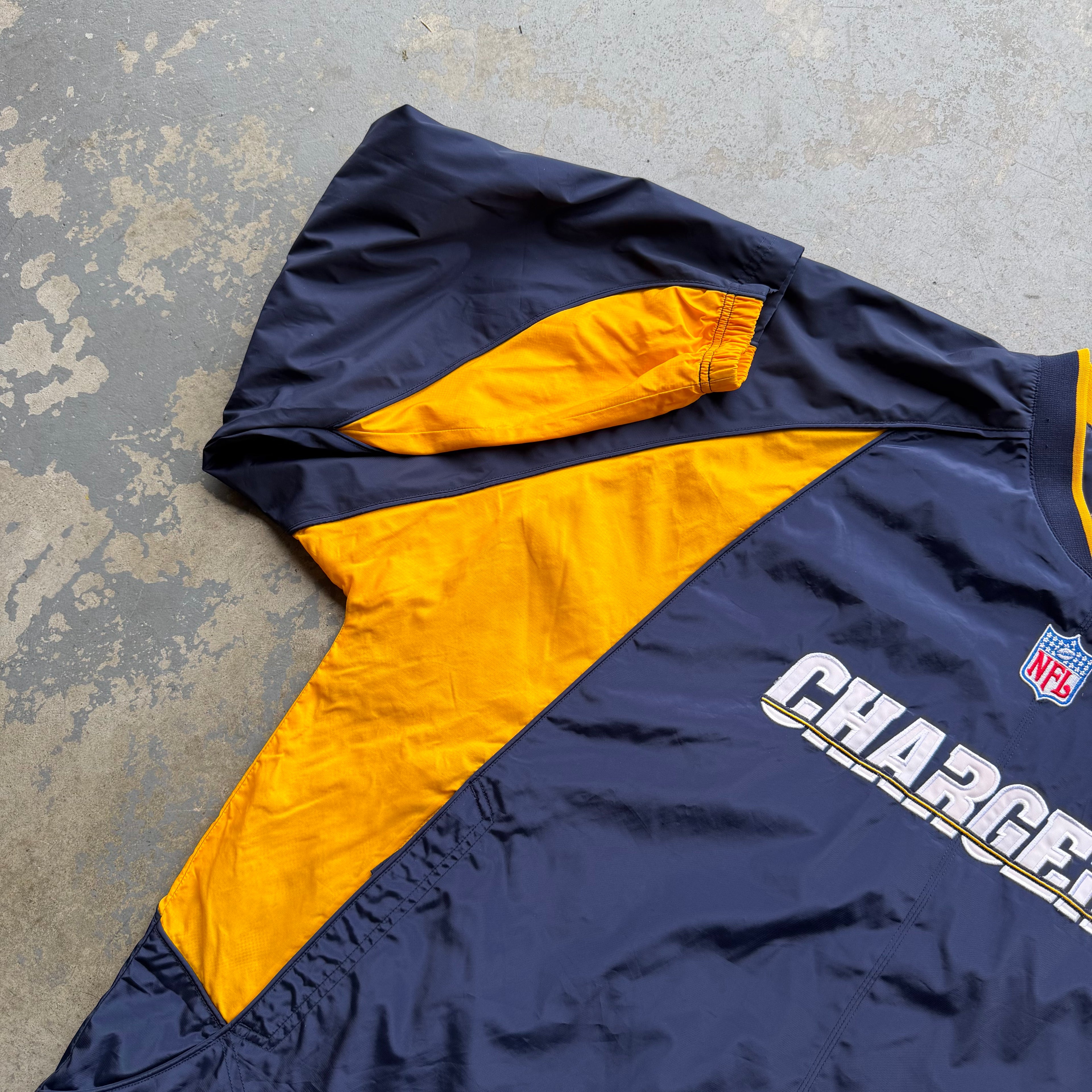 00'S CHARGERS REEBOK SD BOLT PULLOVER WINDBREAKER (2XL)