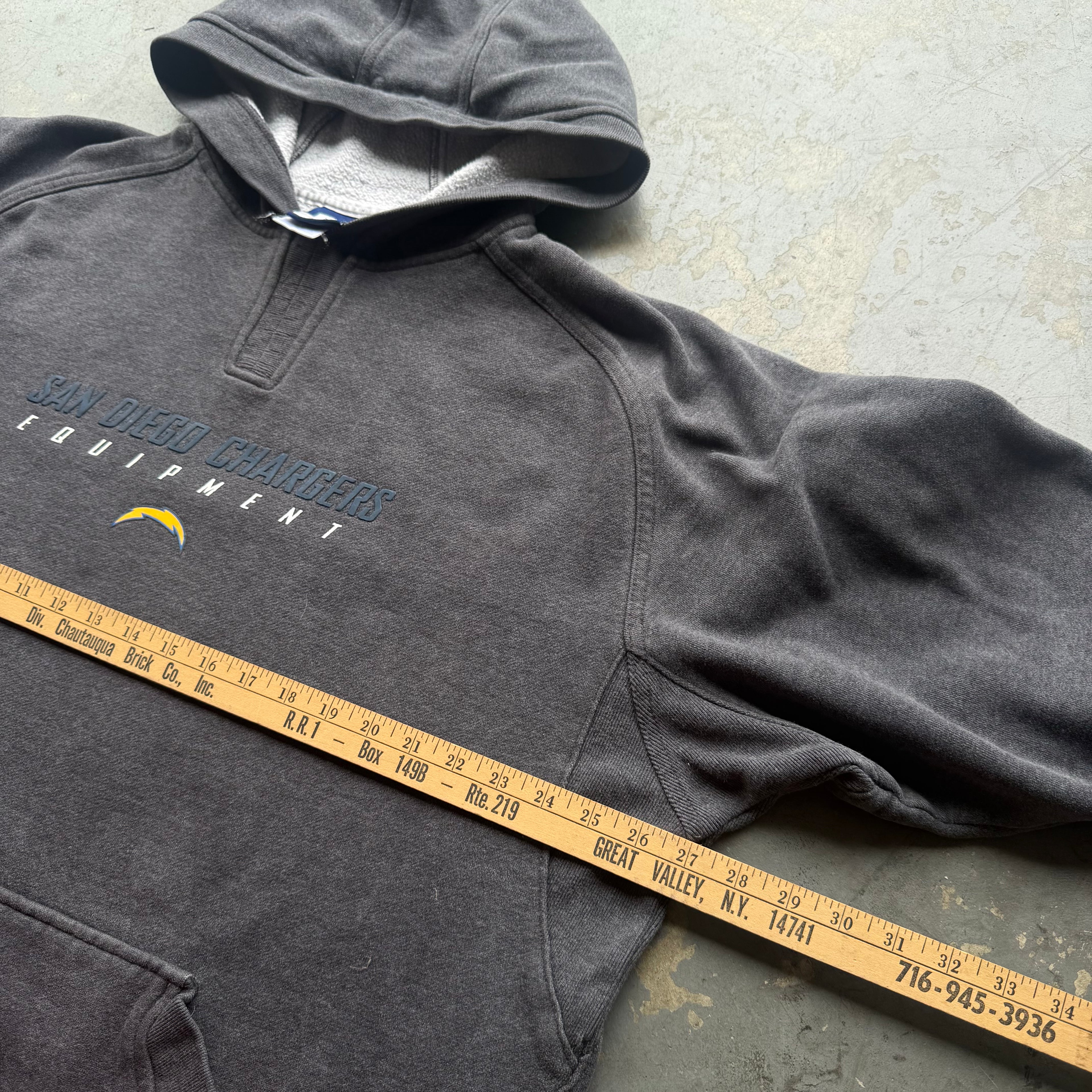 00'S CHARGERS EQUIPMENT REEBOK GREY HOODIE (XL)