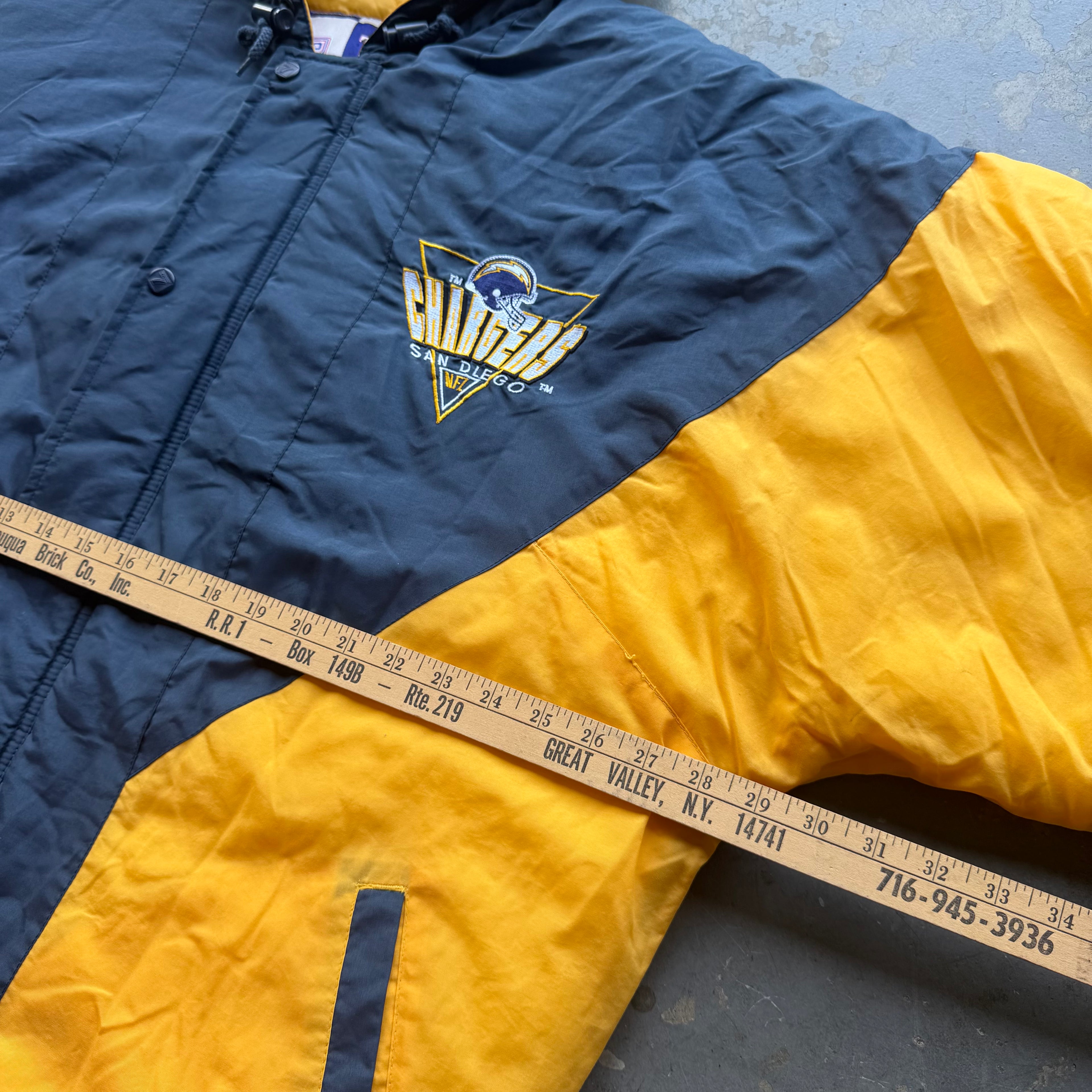90'S CHARGERS LOGO 7 PUFFER JACKET (L)