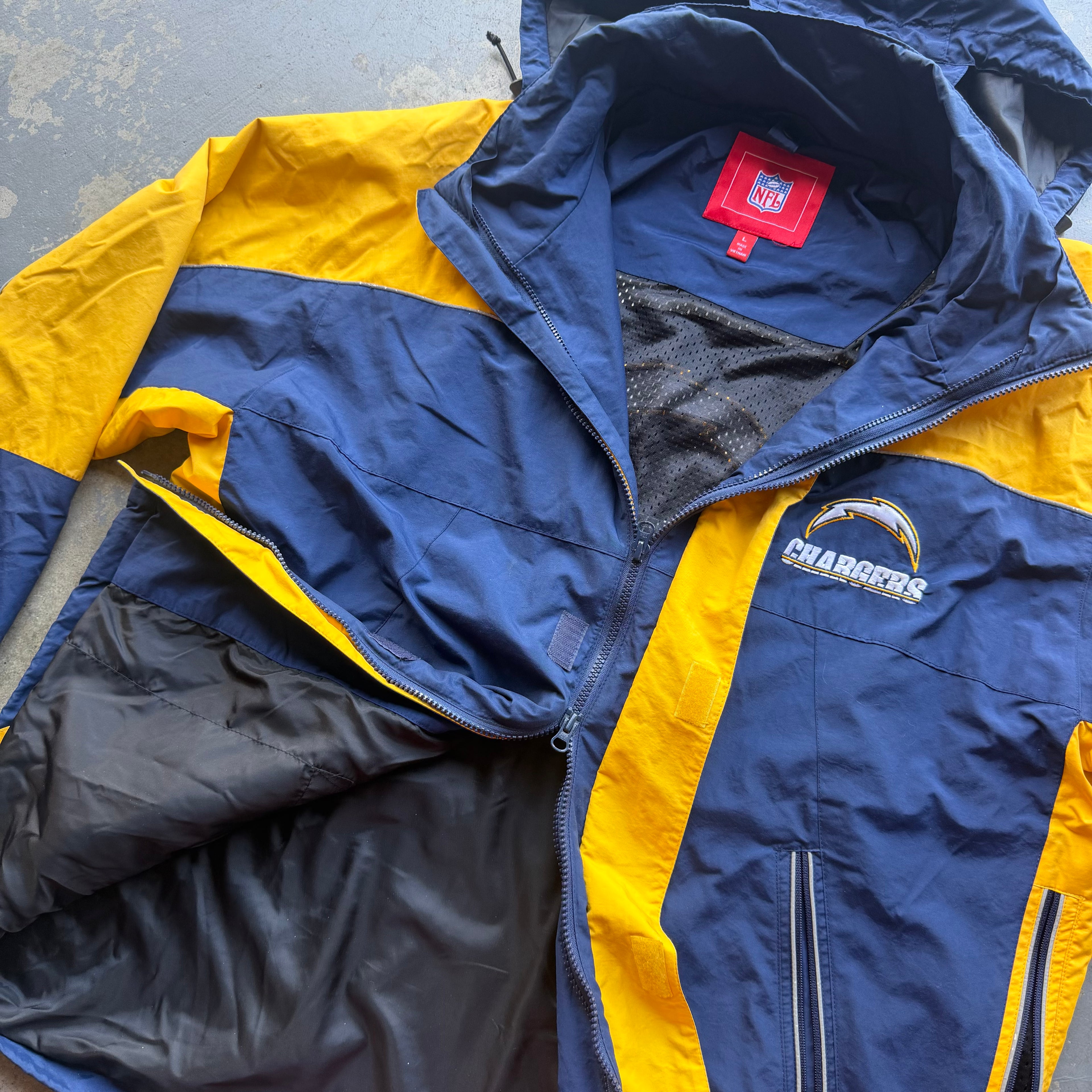 00'S CHARGERS NFL HOODED NYLON SHELL JACKET (L)