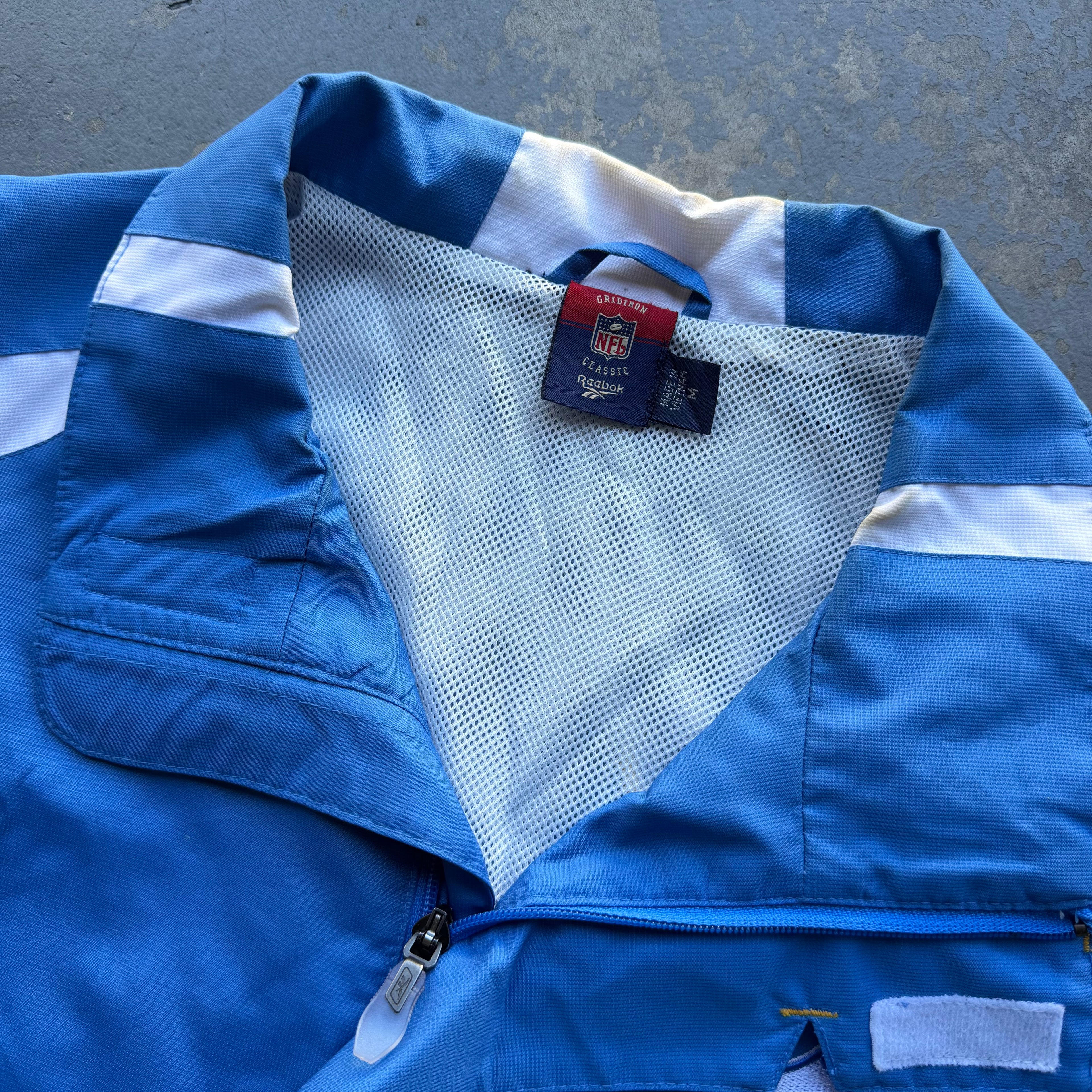 00’S REEBOK CHARGERS SHIELD LOGO JACKET (M)