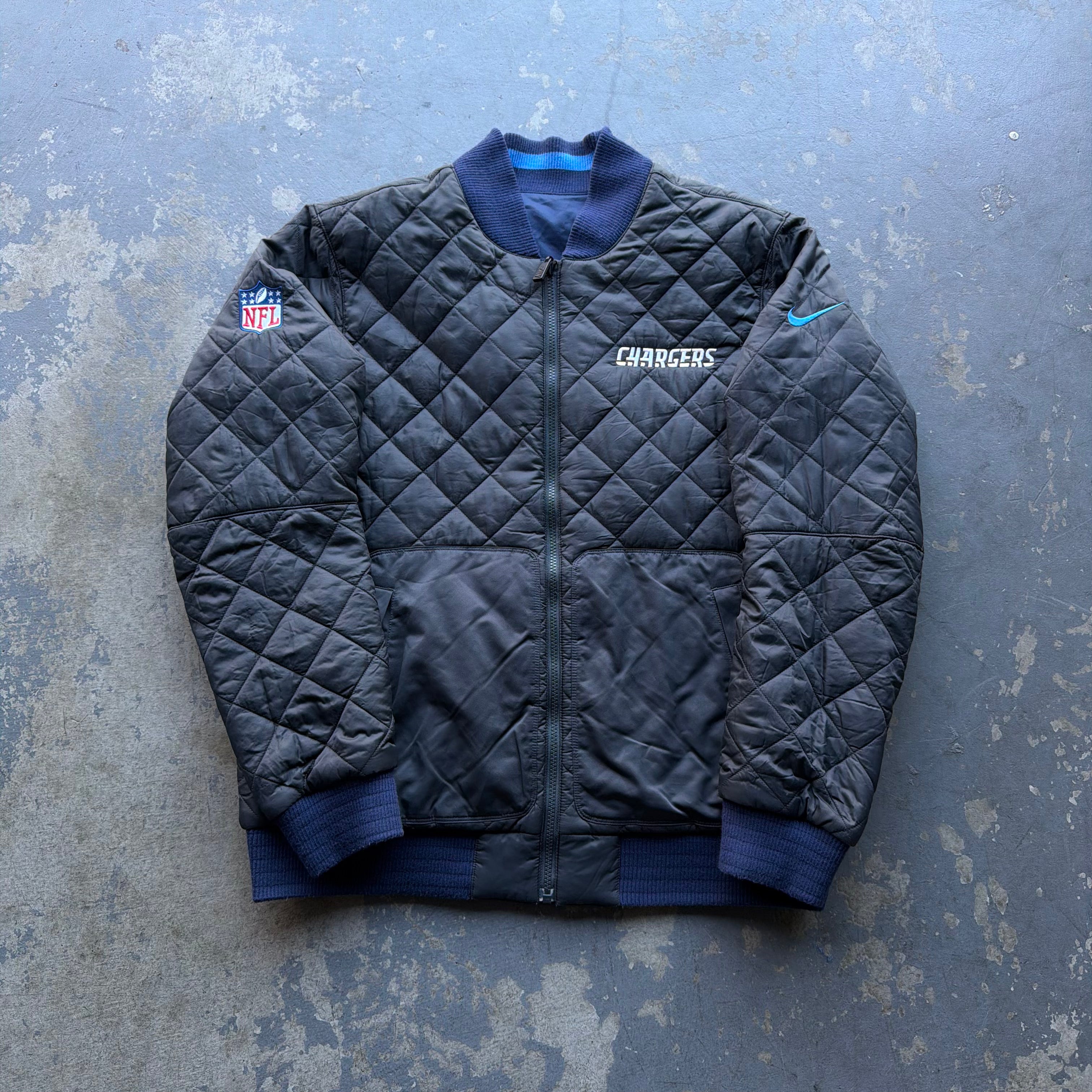 NIKE CHARGERS DIAMOND QUILTED REVERSIBLE JACKET (L)