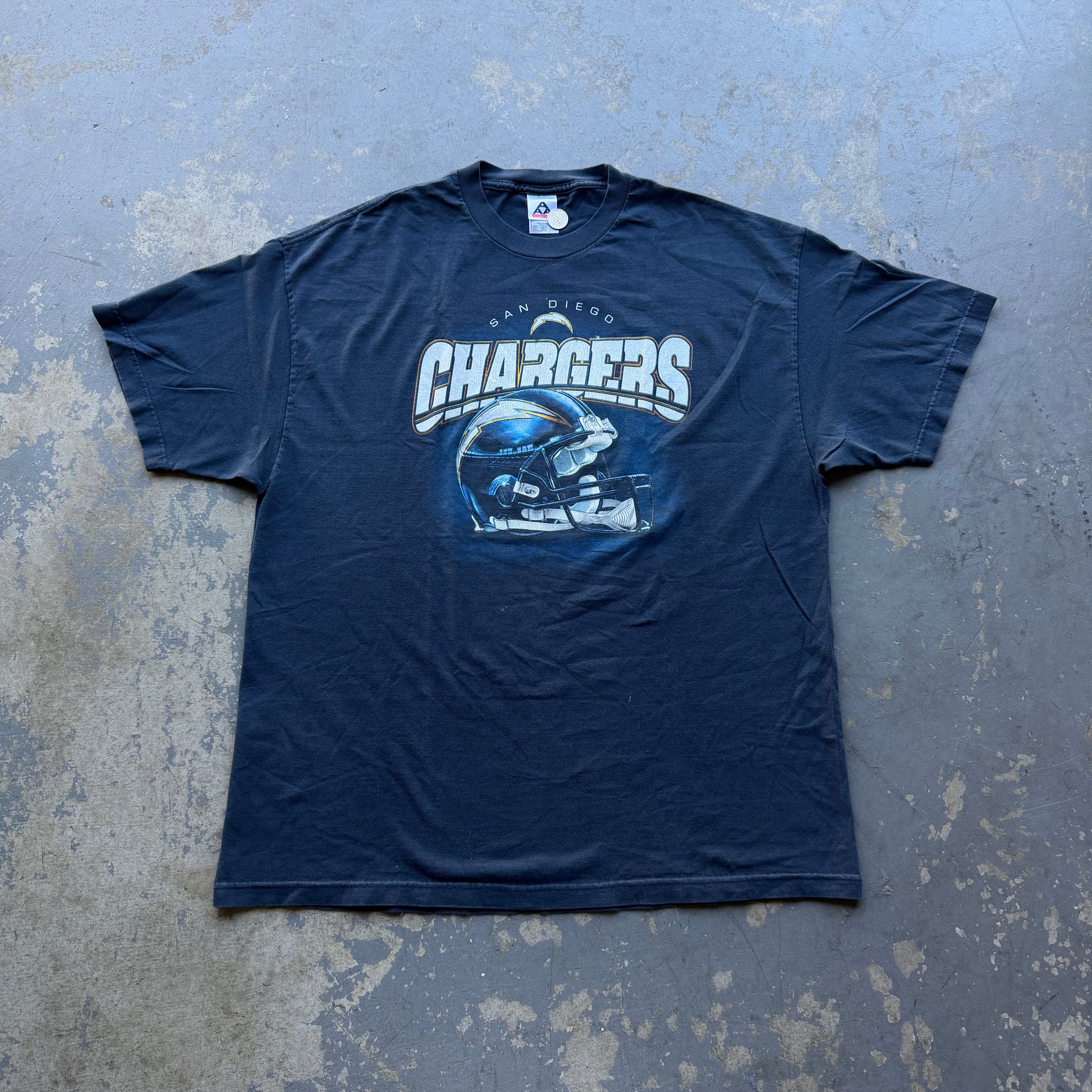 00'S CHARGERS HELMET SAN DIEGO T-SHIRT (2XL)