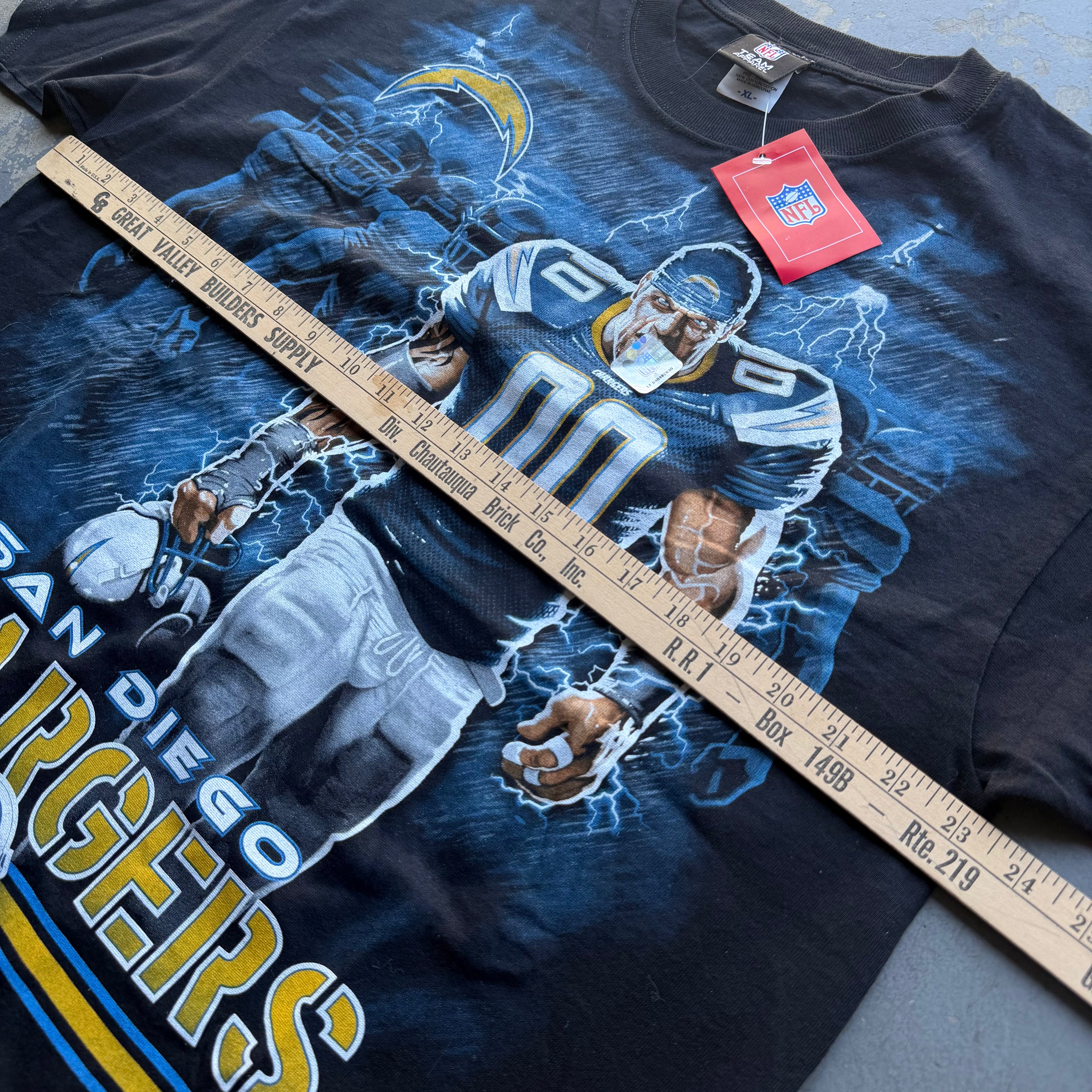 00'S CHARGERS LIGHTNING PLAYER T-SHIRT (XL)