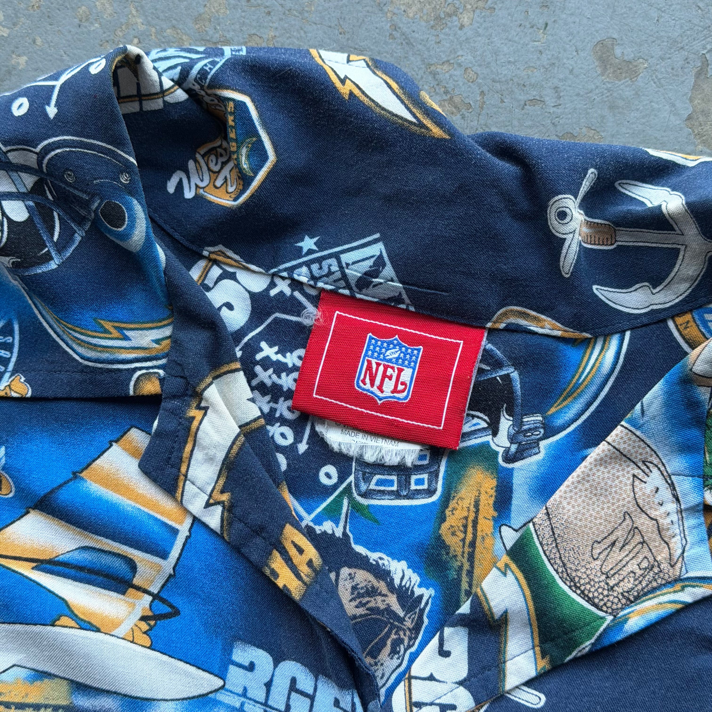 00'S CHARGERS HAWAIIAN BUTTON UP T-SHIRT (L)
