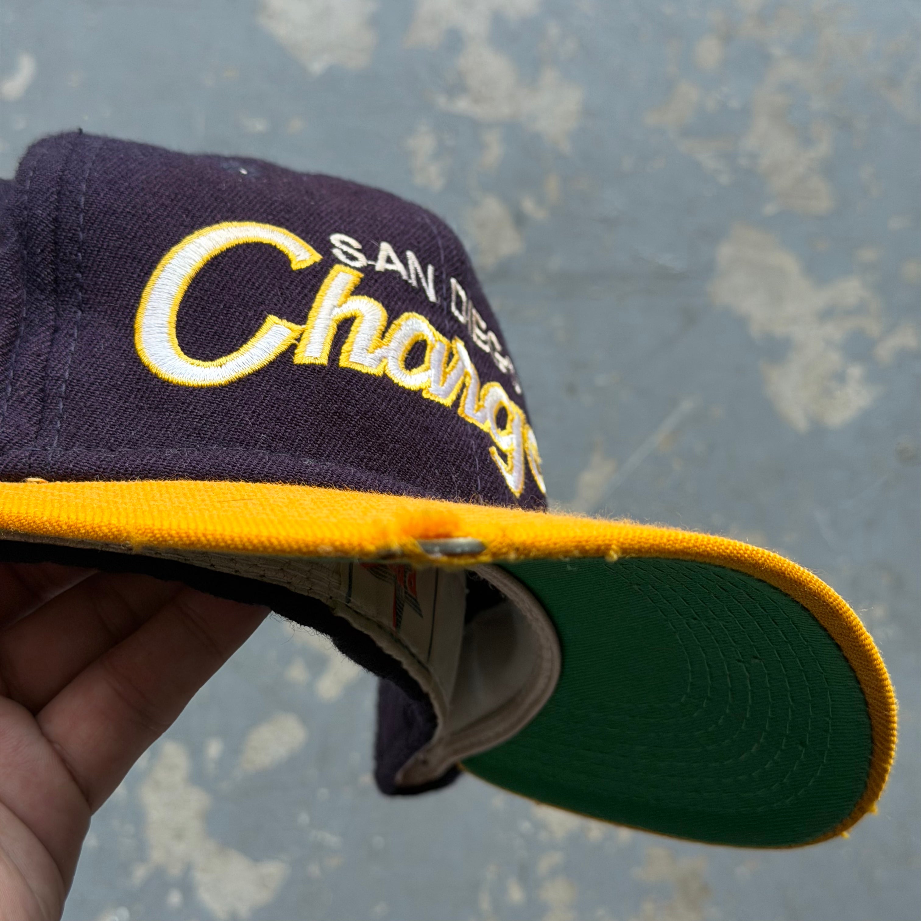 90'S CHARGERS SCRIPT FITTED HAT (SIZE 7 1/4)