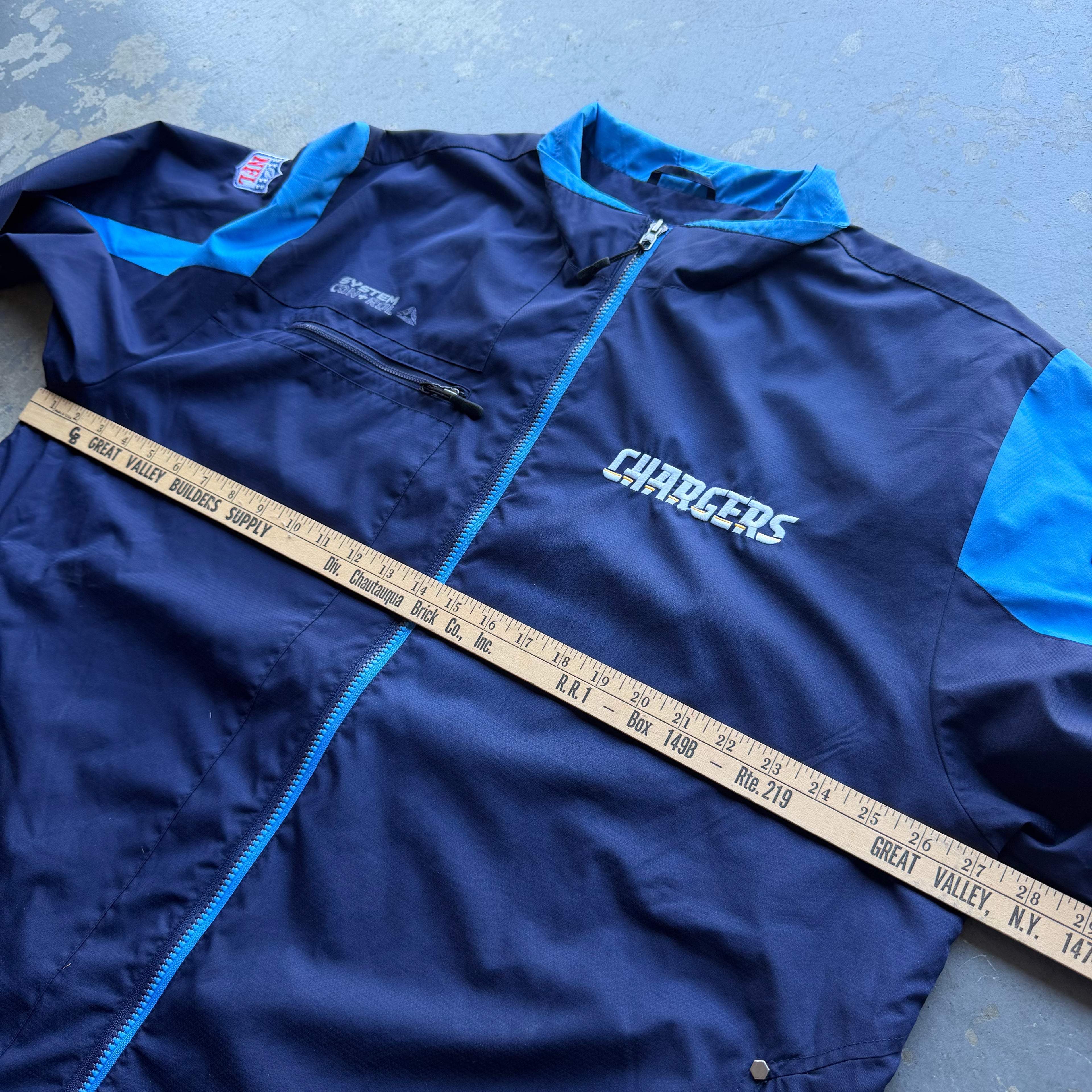 00'S CHARGERS NFL REEBOK NYLON JACKET (XL)
