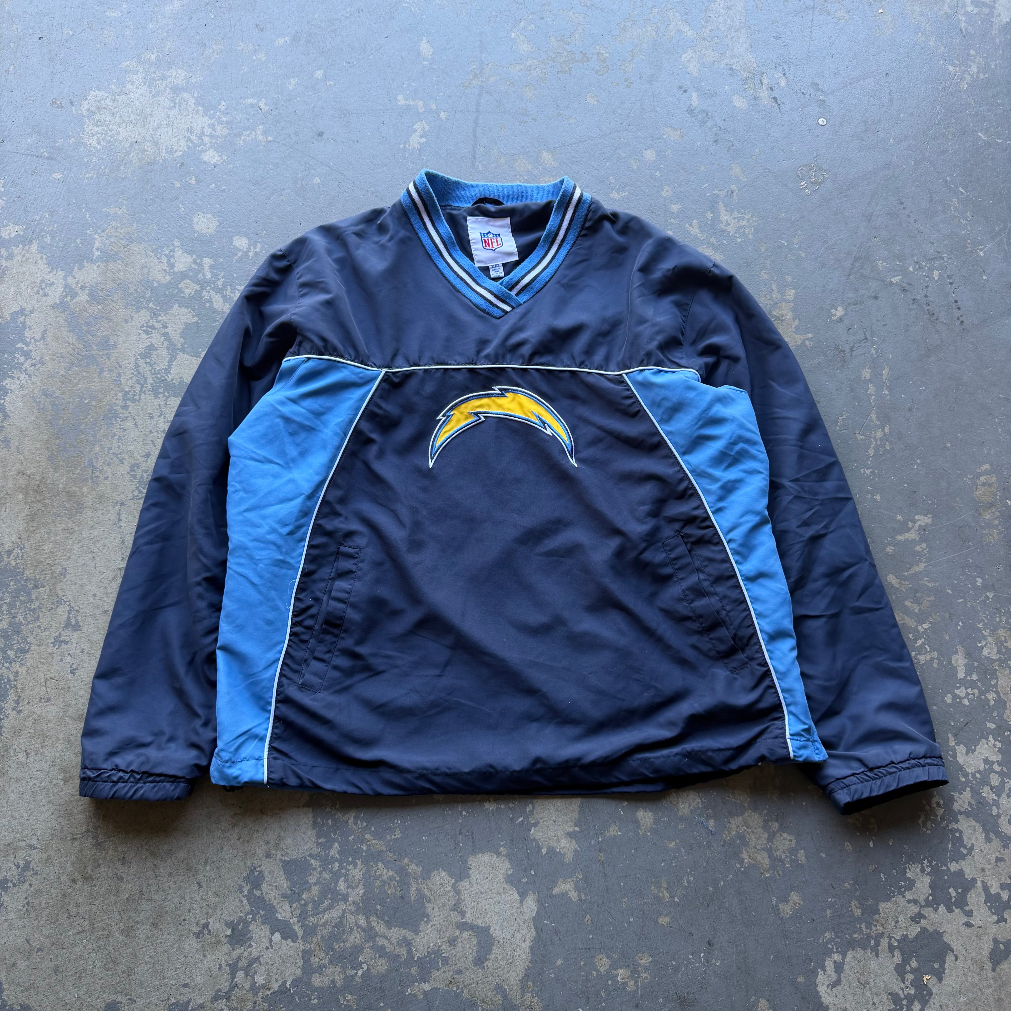 00'S CHARGERS TWO TONE NFL PULLOVER WINDBREAKER (XL)
