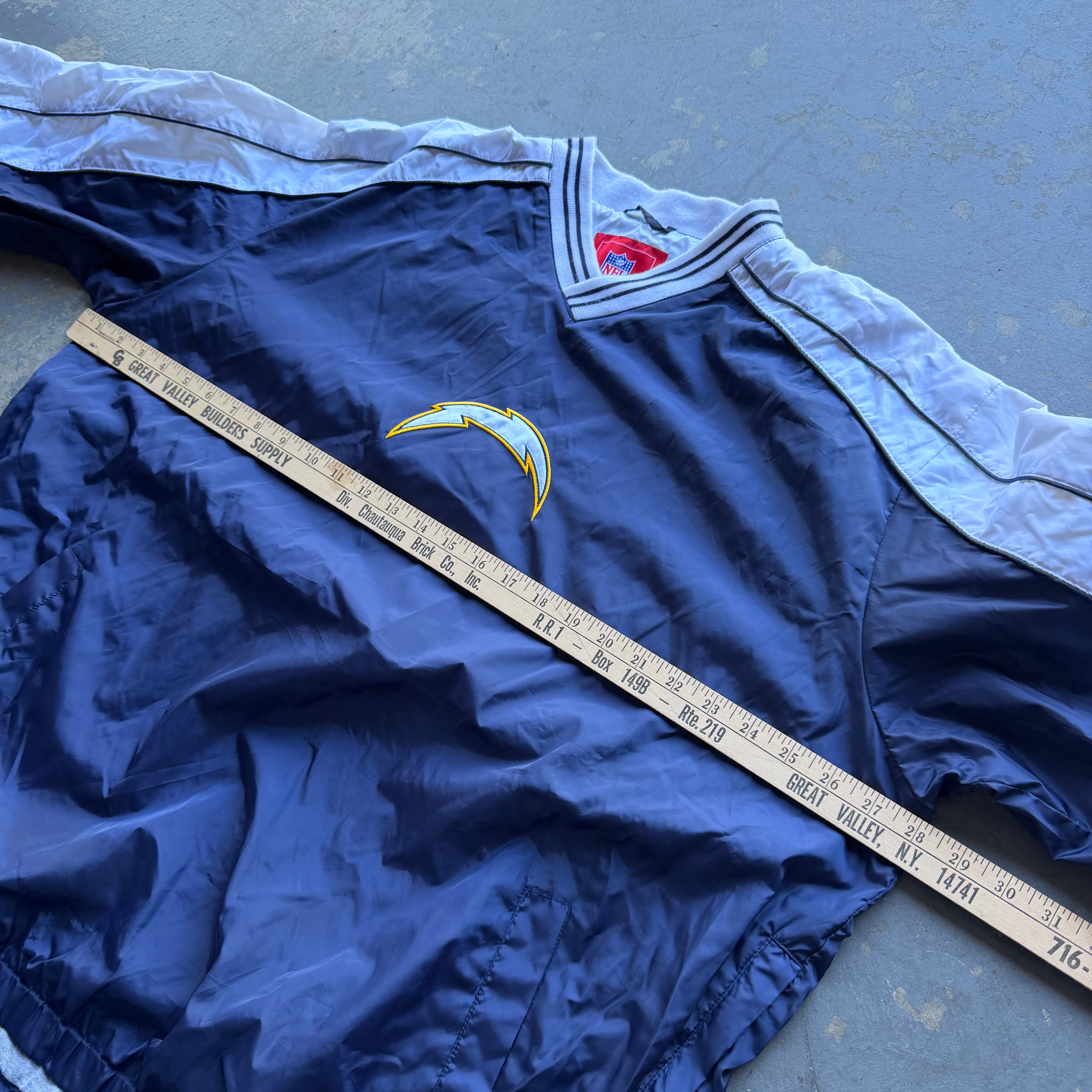 00'S CHARGERS TWO TONE NFL NYLON PULLOVER WINDBREAKER (XL)