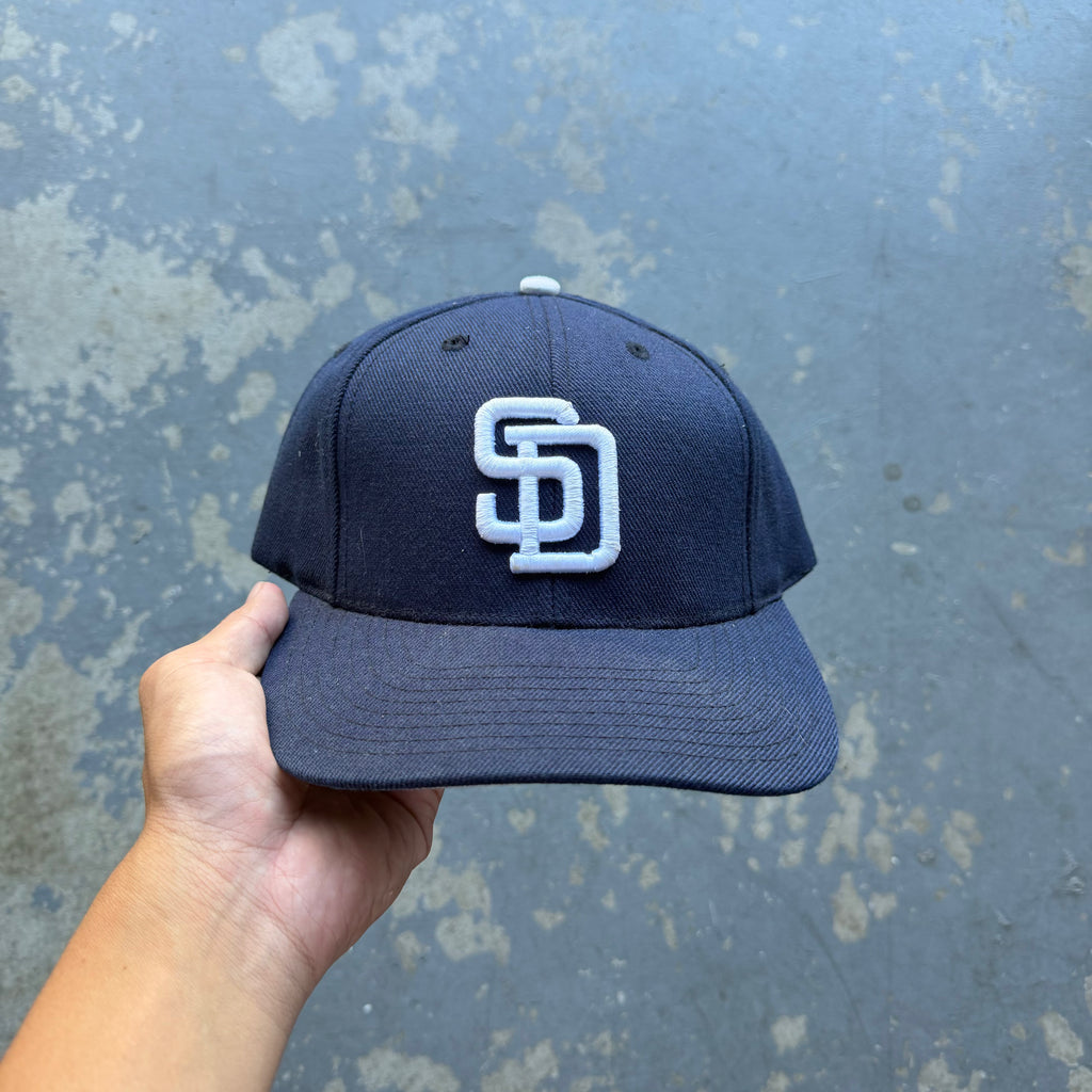 90'S PADRES NAVY BLUE LOGO ATHLETIC SD HAT (OS)